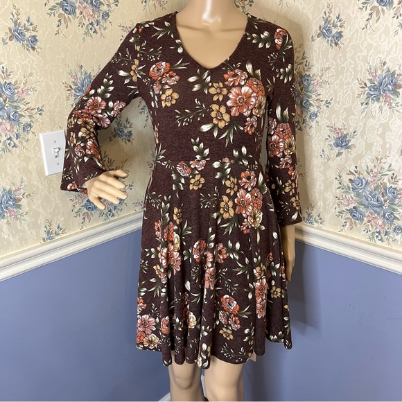 Altar'd State Dresses & Skirts - Altar’d State 3/4 Bell Sleeve Brown Floral Print V-Neck Dress, Size M